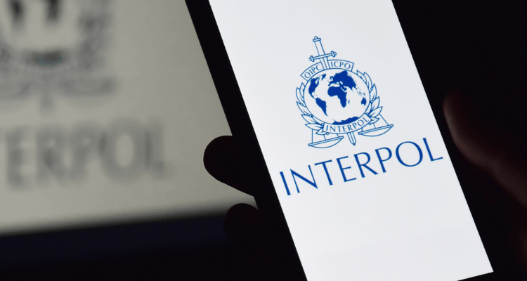 Interpol wydał za nim czerwoną notę. To prezes popularnej platformy